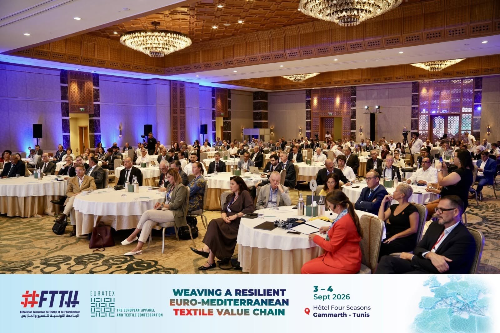 Participants à la conférence textile euro-méditerranéenne à Tunis